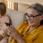 Empowered by Your Pocket: Smartphone-Based Vital Signs for Diabetes Management 6 Prendre les regnes de la vostra salut: l'auge del monitoratge de signes vitals basat en telèfons intel·ligents per a malalties cròniques